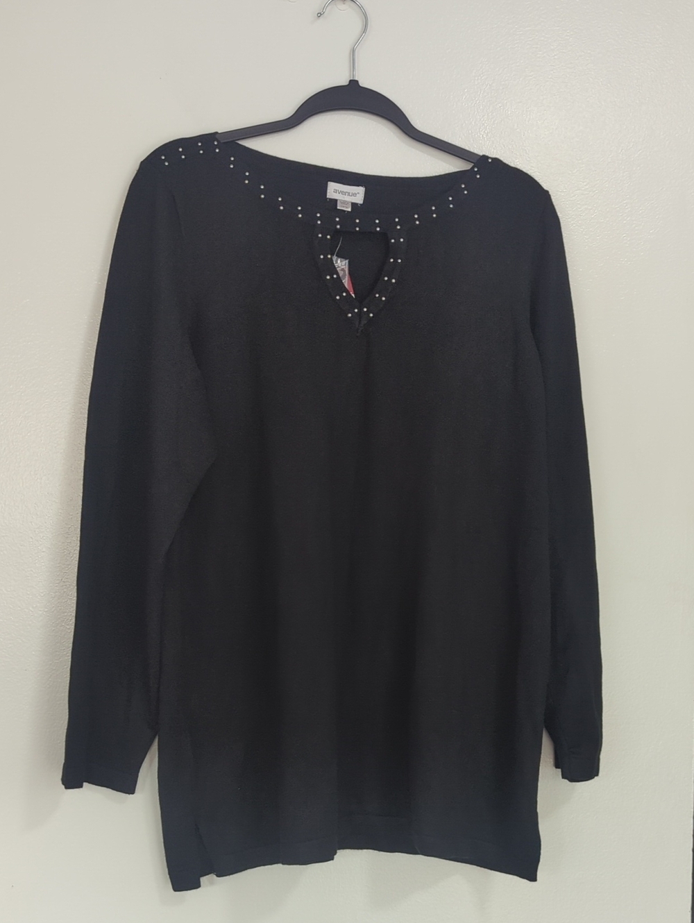 Avenue Size 14/16 NWT Black Long‎ Sleeve Studded Keyhole Neckline Top